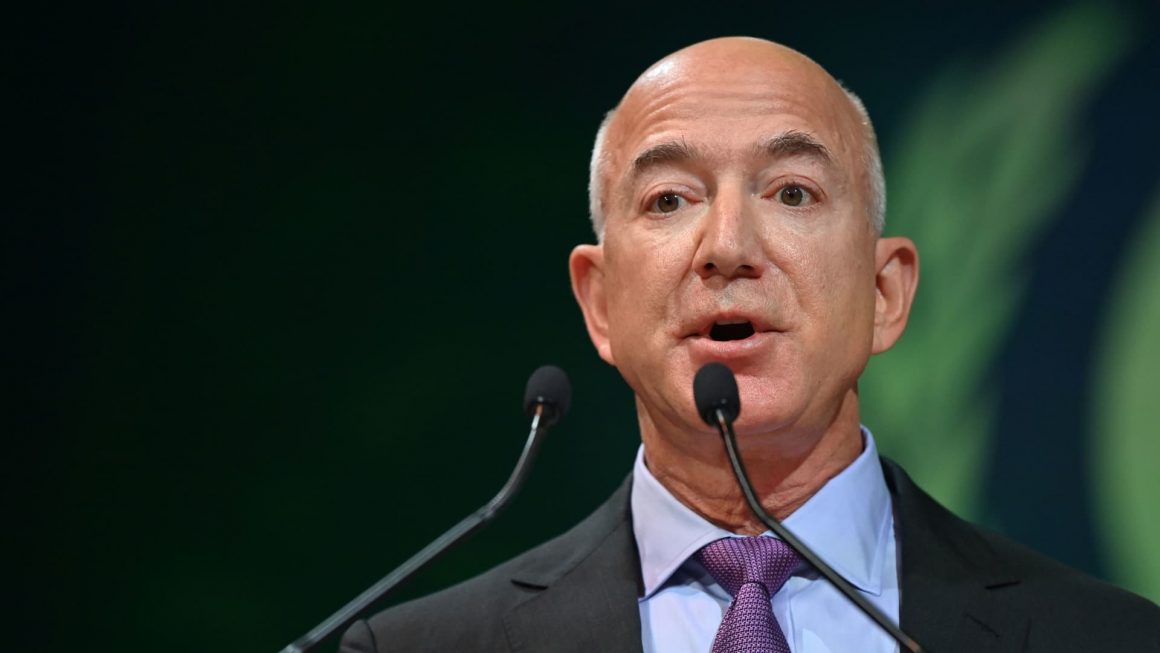 Amazon’s Bezos criticizes Biden over inflation tweet