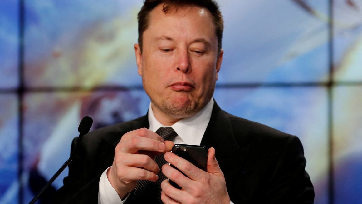 Elon Musk can’t just walk away from Twitter deal by paying $1 billion