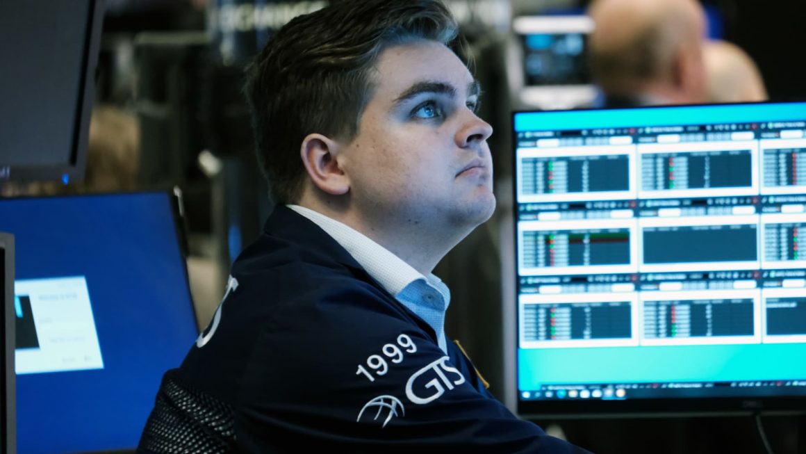 Stock futures rise slightly as Wall Street looks to snap losing streak