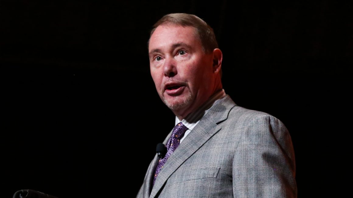 Gundlach says Fed will hike rate next week to save face, but shouldn’t