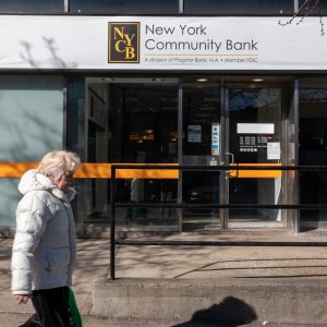 NYCB lost 7% of deposits in past month, slashes dividend to 1 cent